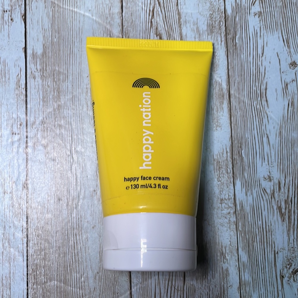 🆕 RESERVED VICTORIA’S SECRET BODY CARE Happy Nation Face Cream - Picture 3 of 6